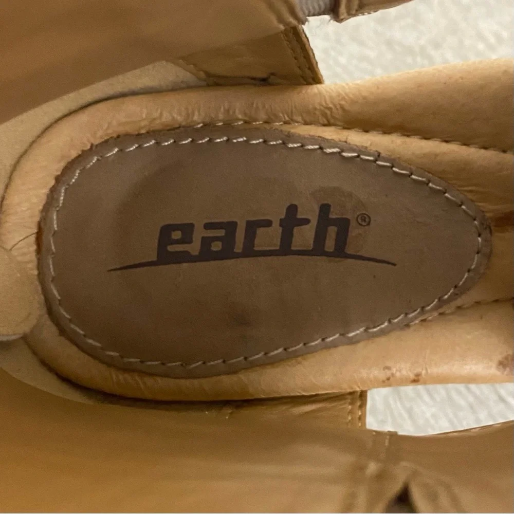 Earth Shoes leather upper